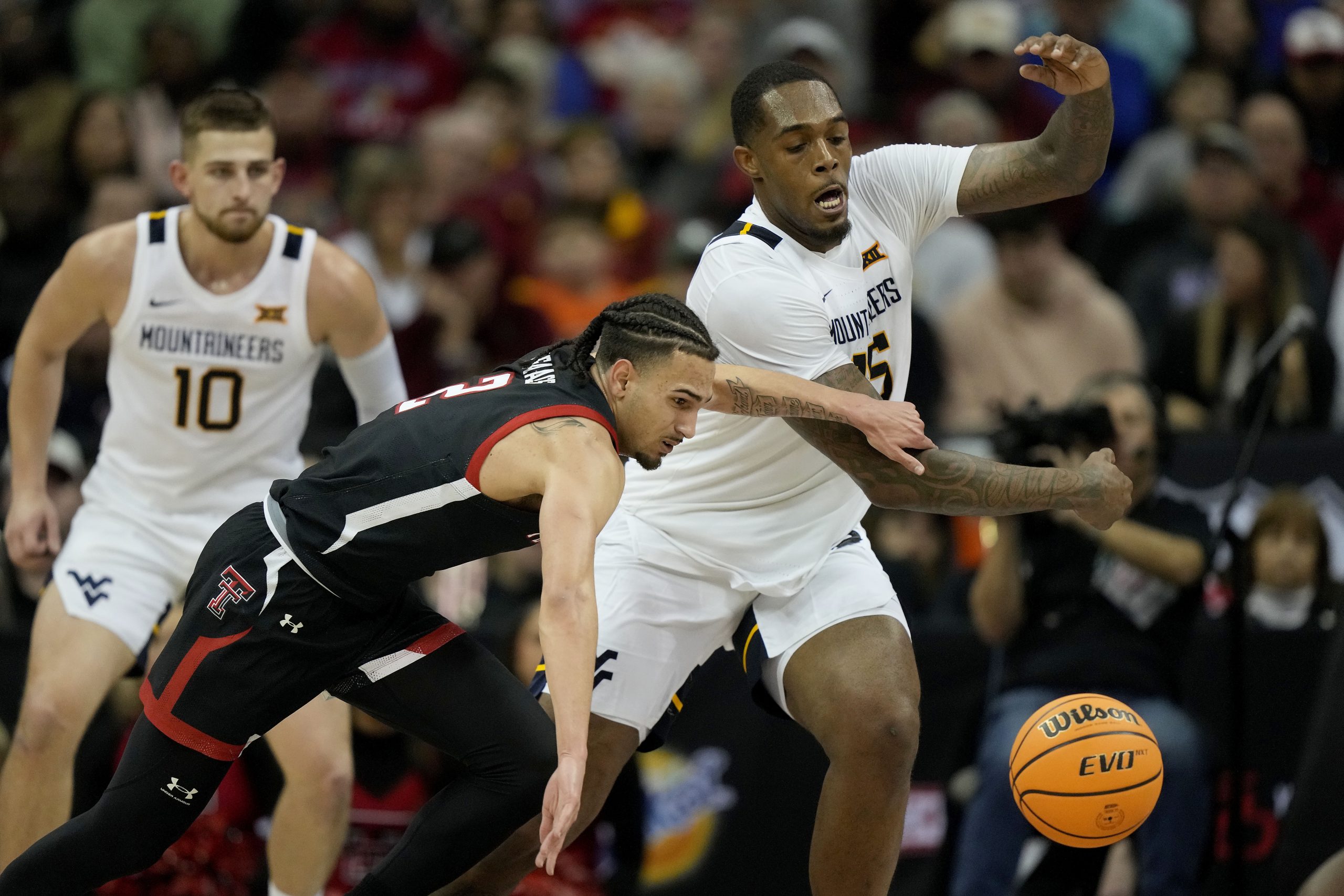 West Virginia runs past Texas Tech in Big 12 tournament, No. 3 Kansas up next